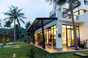 Rich Sunshine Inn