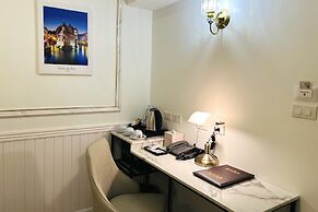 Travelier Hostel