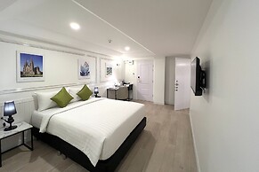 Travelier Hostel