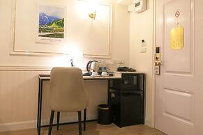 Travelier Hostel