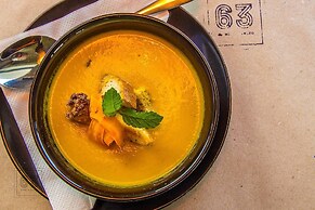 Hotel & Bistro 63