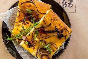 Hotel & Bistro 63