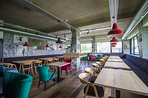Hotel & Bistro 63
