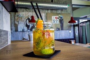 Hotel & Bistro 63