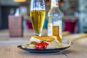 Hotel & Bistro 63