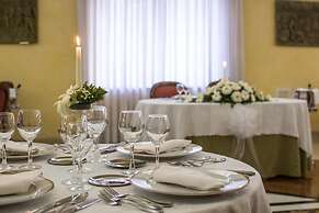 Yellow Park Hotel