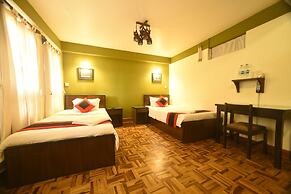 Vajra Guest House & Restaurant