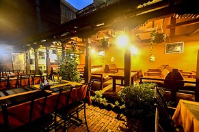 Vajra Guest House & Restaurant