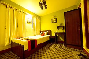 Vajra Guest House & Restaurant