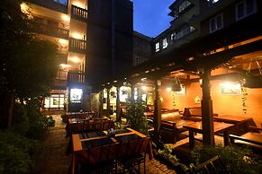 Vajra Guest House & Restaurant