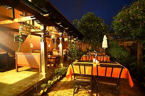 Vajra Guest House & Restaurant