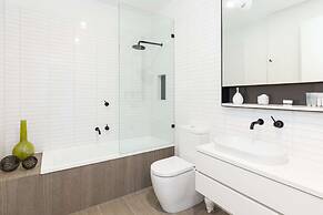 Class, Style and Location in Carlton