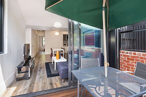 Class, Style and Location in Carlton