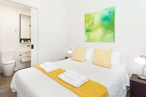 Class, Style and Location in Carlton