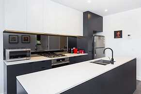 Executive 2br Caulfield North