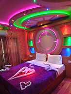 Cosy Houseboats