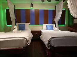 Cosy Houseboats