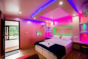 Cosy Houseboats