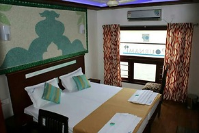 Cosy Houseboats