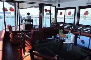 Cosy Houseboats