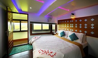 Cosy Houseboats