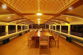 Cosy Houseboats