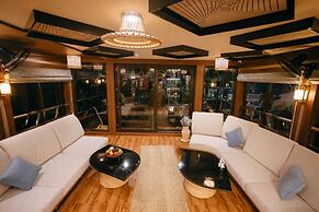 Cosy Houseboats