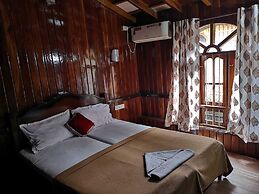Cosy Houseboats