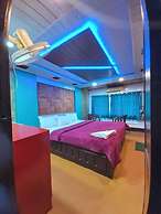 Cosy Houseboats
