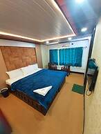 Cosy Houseboats