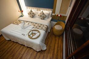 Cosy Houseboats