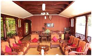 Cosy Houseboats