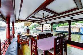 Cosy Houseboats