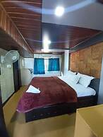 Cosy Houseboats