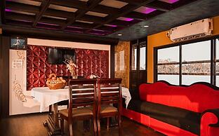 Cosy Houseboats