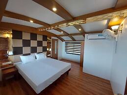 Cosy Houseboats