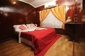 Cosy Houseboats