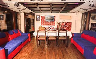 Cosy Houseboats