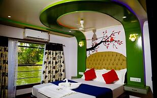 Cosy Houseboats