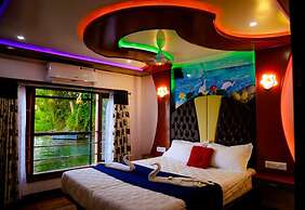 Cosy Houseboats