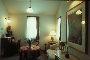 Camellia Inn