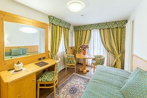 Hotel Excelsior Planet