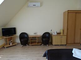Emigrant Mini Hotel