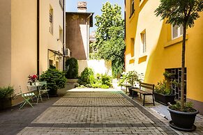5 Vintage Guest House