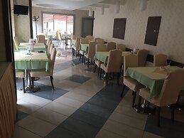 Cimenler Otel