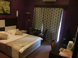 Cimenler Otel