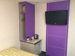 CaRry Hotel