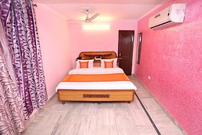 OYO 10384 Hotel Rajesh Palace