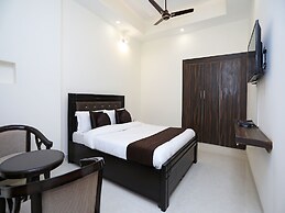 OYO 9275 Hotel Royal Inn