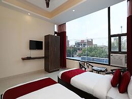 OYO 9275 Hotel Royal Inn